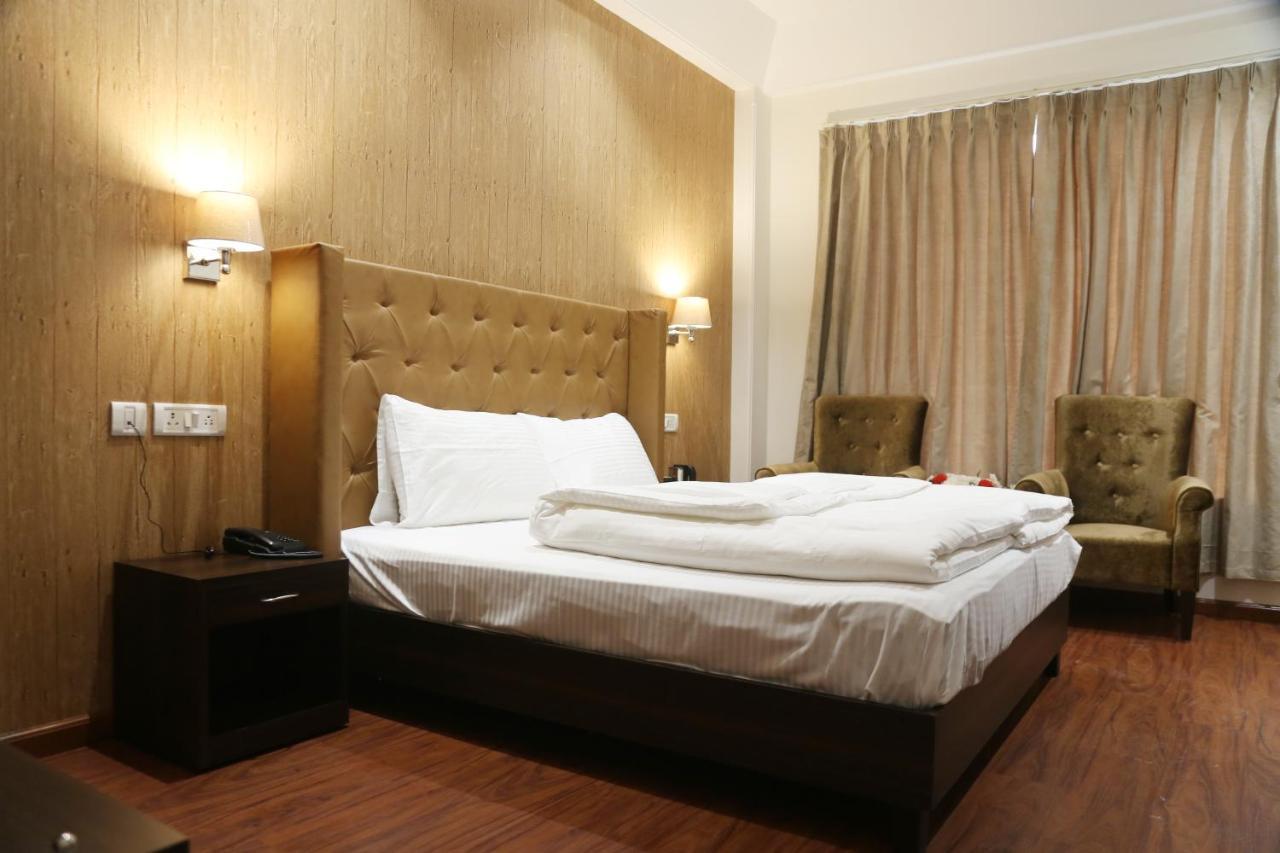 נוידה Awadh Inn מראה חיצוני תמונה