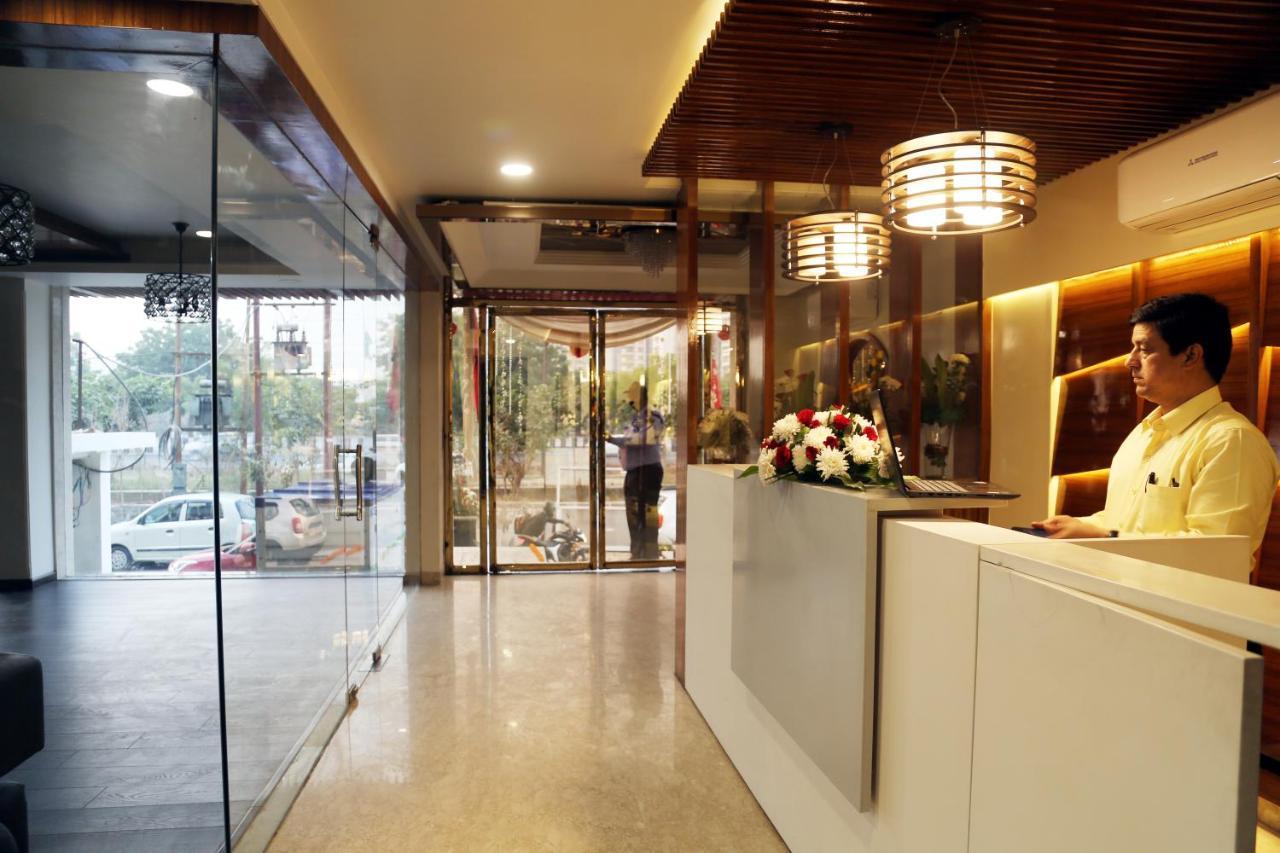 נוידה Awadh Inn מראה חיצוני תמונה