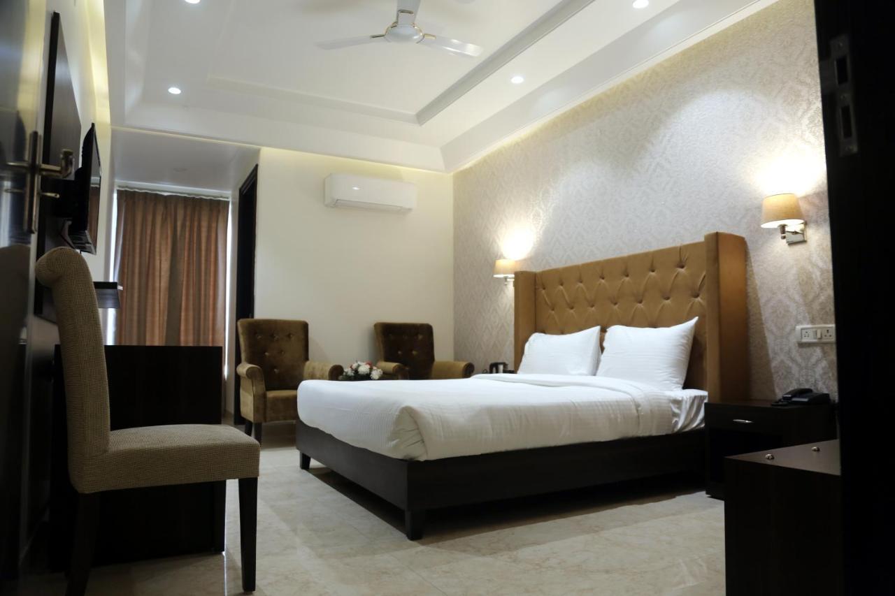נוידה Awadh Inn מראה חיצוני תמונה