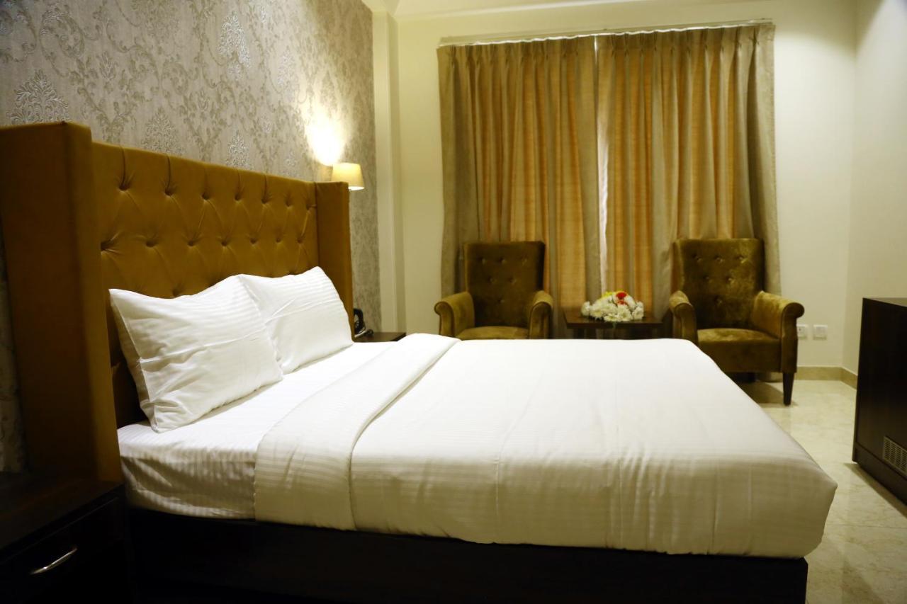 נוידה Awadh Inn מראה חיצוני תמונה