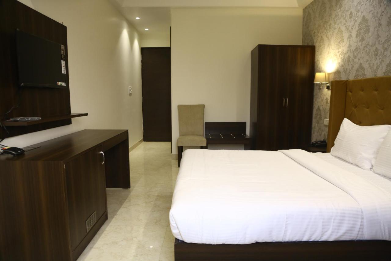 נוידה Awadh Inn מראה חיצוני תמונה