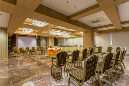 נוידה Awadh Inn מראה חיצוני תמונה